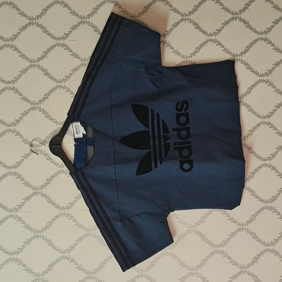 adidas Tops - Adidas 3 stripes loose crop top.